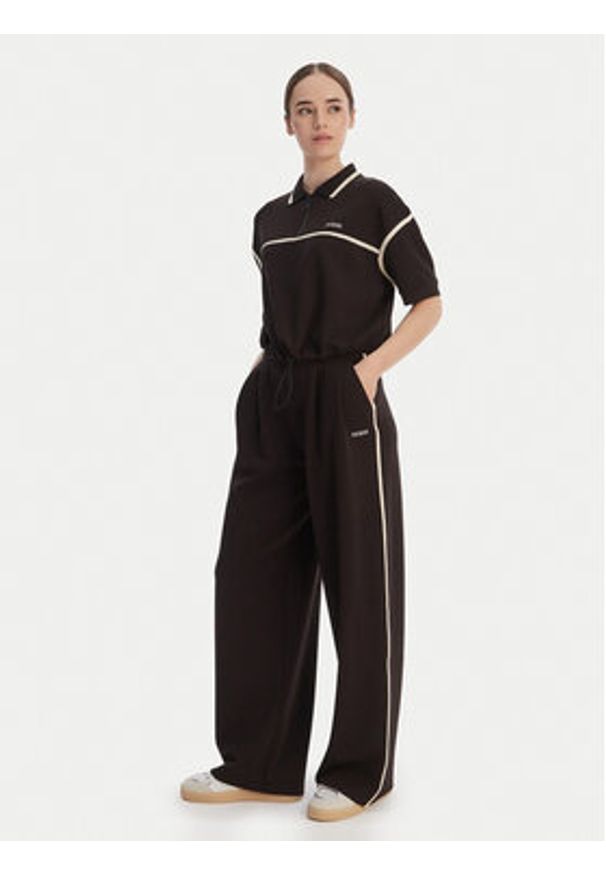 Guess Spodnie dresowe V6GB01 K2914 Brązowy Wide Leg. Kolor: brązowy. Materiał: syntetyk