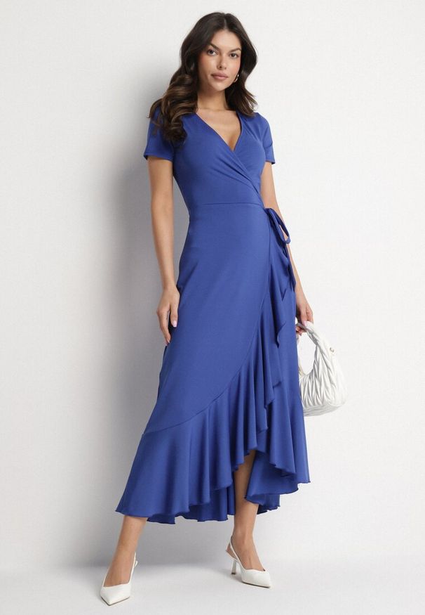 Born2be - Niebieska Sukienka z Paskiem Kopertowa Ozdobiona Falbanami Wleffia. Okazja: na spacer. Typ kołnierza: dekolt w kształcie V. Kolor: niebieski. Długość rękawa: krótki rękaw. Wzór: aplikacja. Sezon: wiosna, lato. Typ sukienki: kopertowe. Styl: elegancki