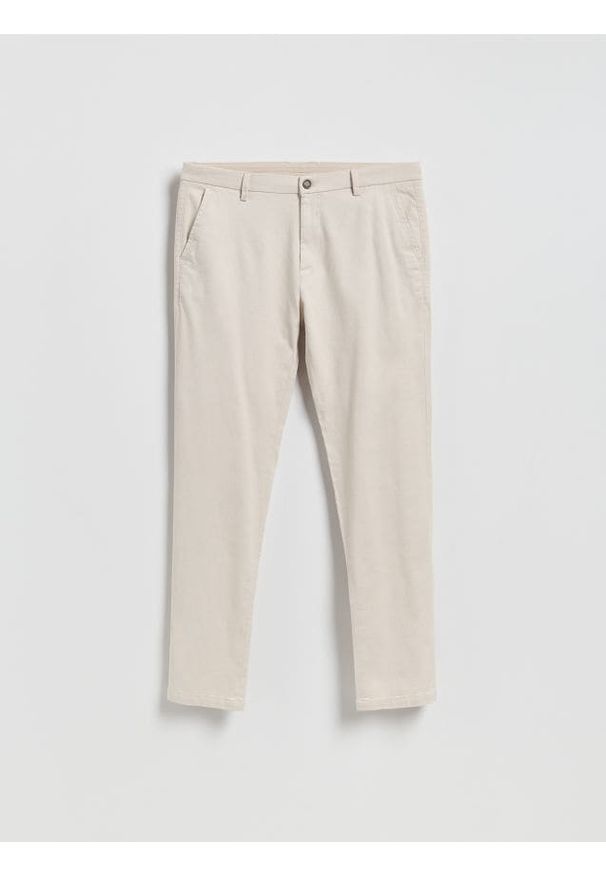 Reserved - Spodnie chino slim - beżowy. Kolor: beżowy. Materiał: tkanina, bawełna