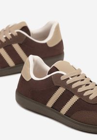 Born2be - Brązowe Sneakersy z Imitacji Zamszu na Płaskiej Podeszwie Memeriana. Nosek buta: okrągły. Zapięcie: sznurówki. Kolor: brązowy. Materiał: zamsz. Obcas: na płaskiej podeszwie. Wysokość obcasa: niski