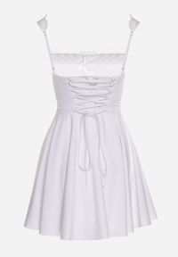 Born2be - Biała Rozkloszowana Sukienka Vices w Rustykalnym Stylu z Wiązaniem Gorsetowym Foliora. Okazja: na co dzień. Typ kołnierza: dekolt gorset. Kolor: biały. Długość rękawa: na ramiączkach. Typ sukienki: gorsetowe. Styl: klasyczny, casual, elegancki #5