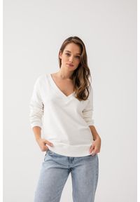 BLUZA NELLY ŚMIETANKOWA L - Flawless. Okazja: na spacer. Materiał: materiał, jeans, bawełna, elastan. Styl: sportowy