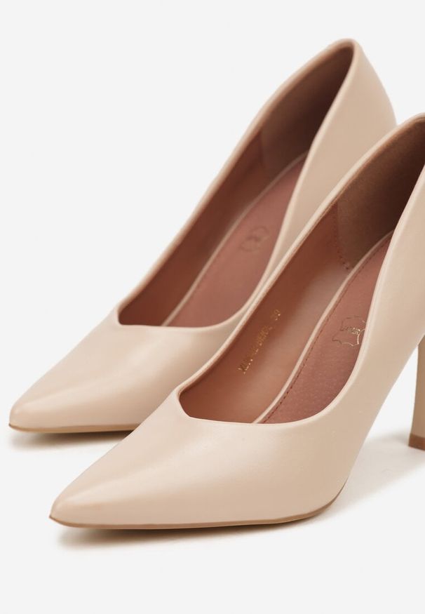 Renee - Beżowe Szpilki Vices o Klasycznym Fasonie z Wkładką ze Skóry Naturalnej Fridda. Okazja: na wesele, na spotkanie biznesowe, do pracy, na ślub cywilny. Nosek buta: szpiczasty. Kolor: beżowy. Materiał: skóra. Obcas: na szpilce. Styl: klasyczny. Wysokość obcasa: średni