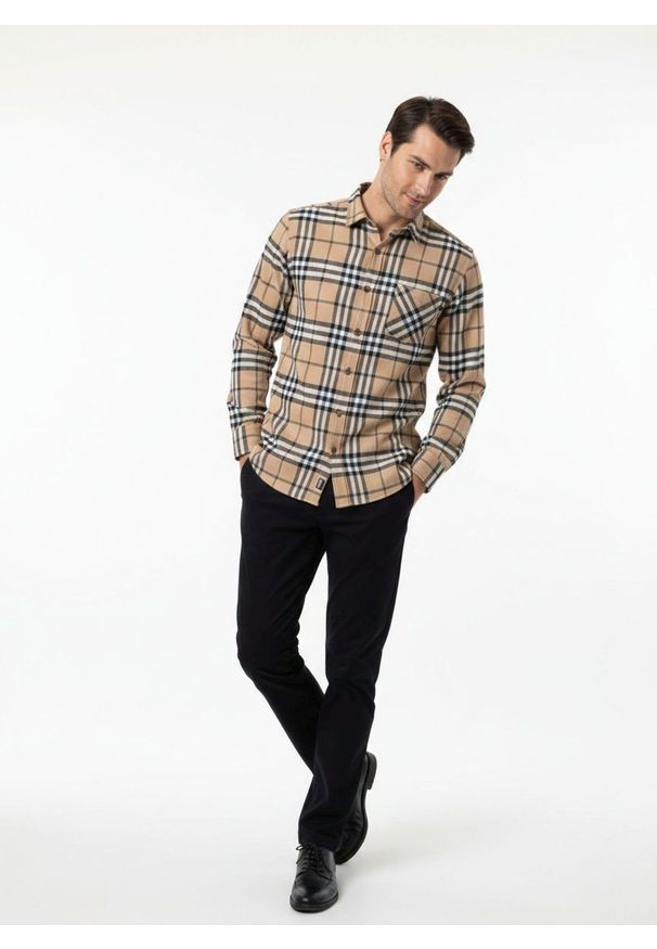Wygodna Koszula Bawełniana - Brave Soul - Krata - Beżowa. Okazja: na co dzień. Kolor: brązowy, wielokolorowy, beżowy. Materiał: bawełna. Wzór: kratka. Sezon: jesień, zima. Styl: casual, sportowy