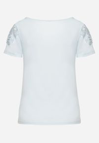 Born2be - Jasnoniebieski Bawełniany T-shirt z Łańcuszkiem i Koronką Liraveira. Okazja: na co dzień. Typ kołnierza: okrągły. Kolor: niebieski. Materiał: bawełna, koronka. Długość rękawa: krótki rękaw. Długość: krótkie. Wzór: koronka. Styl: klasyczny, elegancki, casual #7