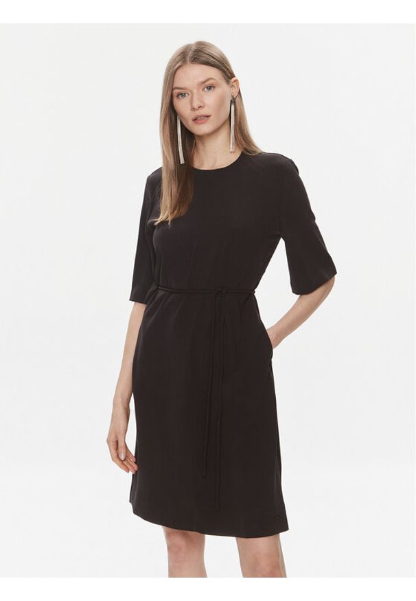 Calvin Klein Sukienka codzienna K20K206375 Czarny Regular Fit. Okazja: na co dzień. Kolor: czarny. Materiał: syntetyk. Typ sukienki: proste. Styl: casual