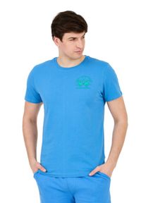 La Martina - LA MARTINA Błękitny t-shirt z dużym logo. Kolor: niebieski