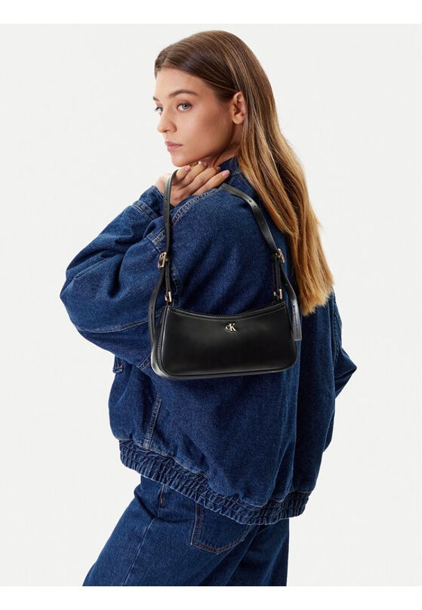 Calvin Klein Torebka Ck Small Shoulder Bag LV04F3170G Czarny. Kolor: czarny. Materiał: skórzane