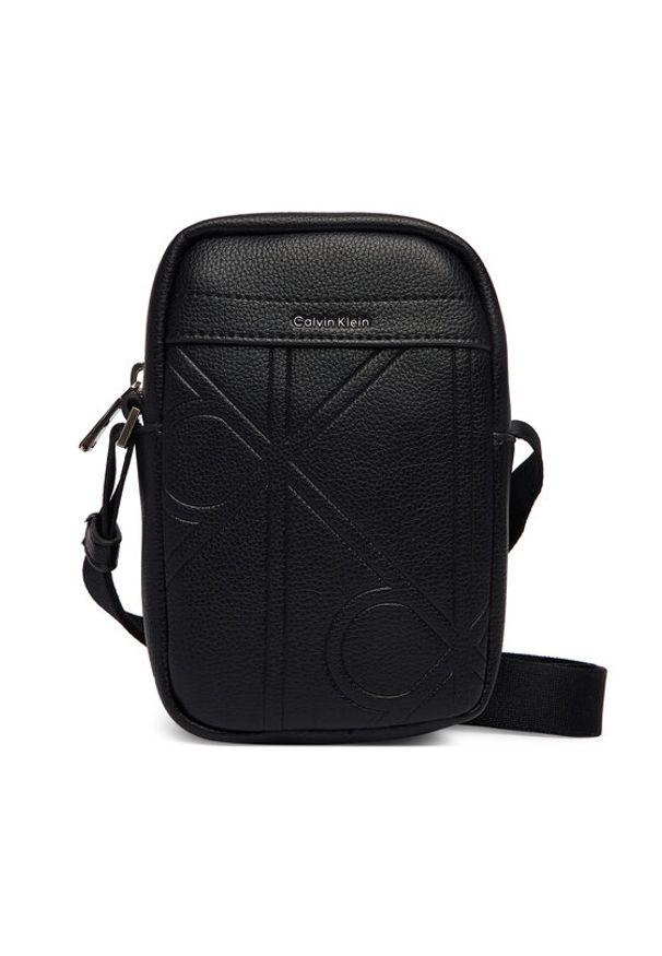 Calvin Klein Saszetka Emblem Aop Emboss Slim Reporter LV04D3371G Czarny. Kolor: czarny. Materiał: skóra