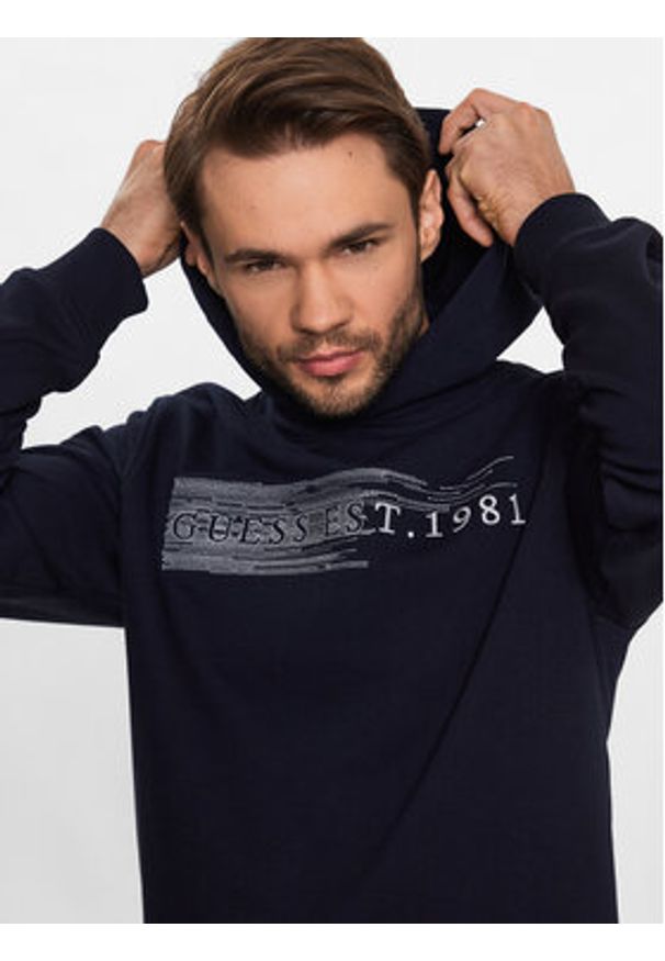 Guess Bluza Beau M3YQ36 KBK32 Granatowy Regular Fit. Kolor: niebieski. Materiał: bawełna, syntetyk