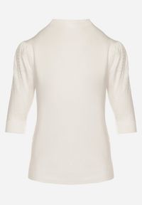 Born2be - Biały T-shirt z Ażurowymi Rękawami Unessea. Okazja: do pracy, na co dzień. Kolor: biały. Materiał: skóra, jeans. Wzór: ażurowy. Styl: casual, klasyczny #5
