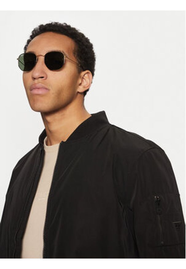 Guess Kurtka bomber M5RL02 WGU82 Czarny Regular Fit. Kolor: czarny. Materiał: syntetyk