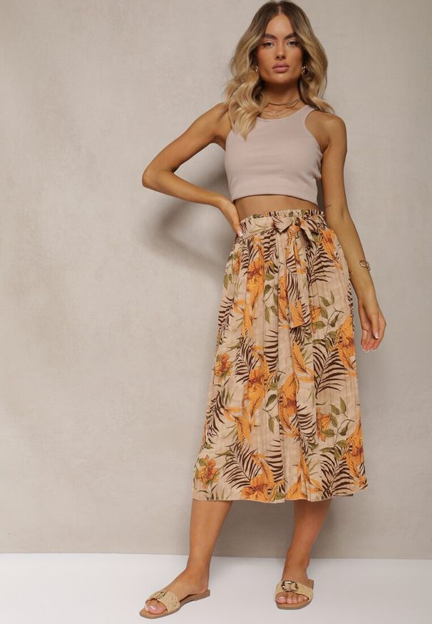Renee - Beżowe Spodnie High Waist z Szerokimi Nogawkami z Gumką w Talii i Materiałowym Paskiem Berlefia. Stan: podwyższony. Kolor: beżowy. Materiał: materiał. Sezon: lato