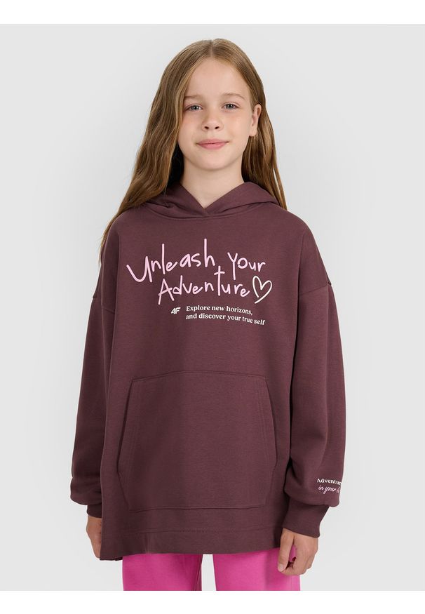 4f - 4F Bluza dresowa oversize nierozpinana z kapturem dziewczęca - brązowa 128 (7-8 lat). Okazja: na co dzień. Typ kołnierza: kaptur. Kolor: brązowy. Materiał: dresówka. Długość rękawa: raglanowy rękaw. Wzór: gładki, nadruk, ze splotem. Sezon: lato. Styl: casual, sportowy