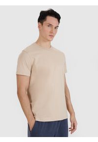 4f - 4F T-shirt regular z nadrukiem męski - beżowy S. Okazja: na co dzień. Kolor: beżowy. Materiał: dzianina, bawełna, jersey. Długość rękawa: krótki rękaw. Długość: krótkie. Wzór: nadruk. Styl: klasyczny, sportowy, casual