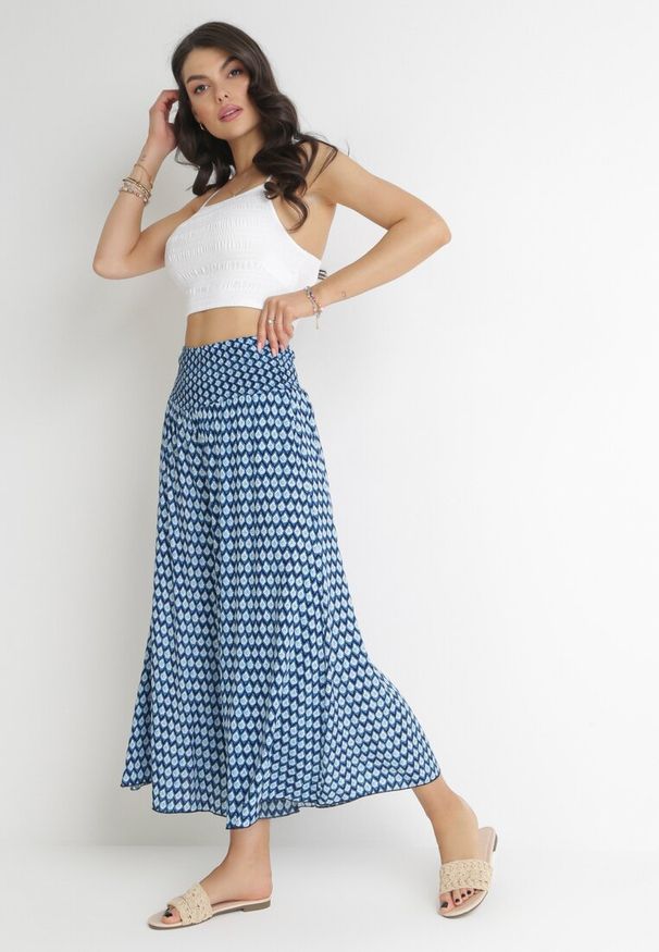 Born2be - Granatowo-Niebieskie Wiskozowe Spodnie z Szerokimi Nogawkami i Gumką w Pasie Athulia. Kolor: niebieski. Materiał: wiskoza. Sezon: wiosna, lato