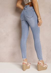 Renee - Niebieskie Jeansy z Regularnym Stanem i Wywiniętymi Nogawkami Velazquez. Kolekcja: plus size. Kolor: niebieski. Styl: klasyczny #2