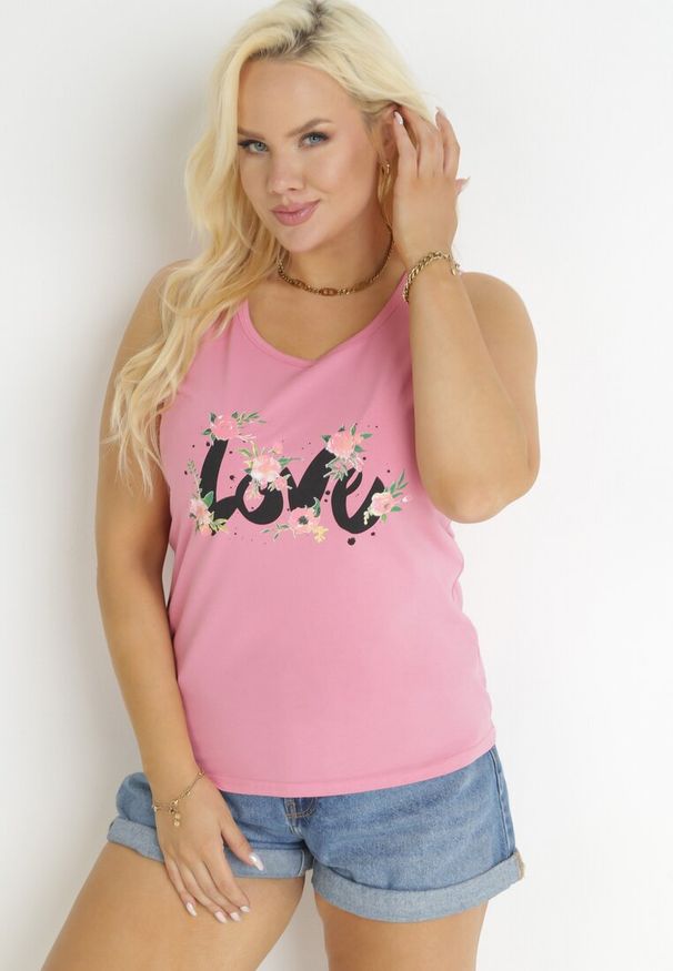 Born2be - Różowy Bawełniany Top z Nadrukiem Enyla. Kolor: różowy. Materiał: bawełna. Wzór: nadruk. Styl: klasyczny