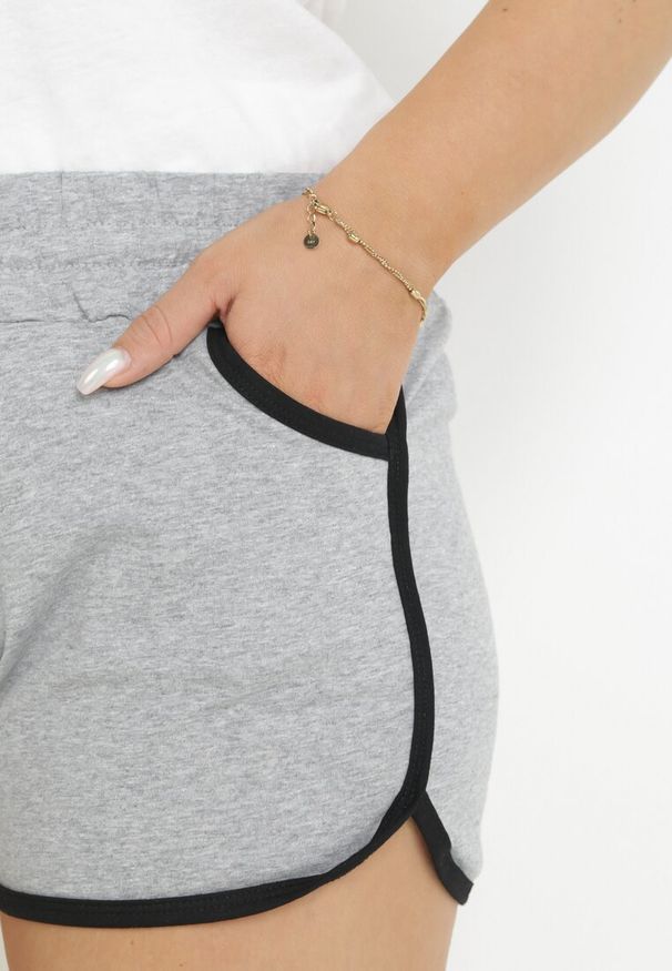 Born2be - Szare Sportowe Szorty Dresowe z Lampasami i Gumką w Pasie Arsalia. Kolekcja: plus size. Kolor: szary. Materiał: dresówka. Styl: sportowy