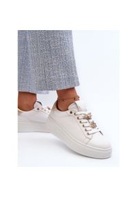 S.Barski Skórzane Sneakersy Damskie Na Platformie Z Przypinkami D&A SN67 Białe. Kolor: biały. Materiał: skóra. Obcas: na platformie #10