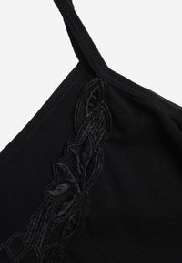 Born2be - Czarny Bawełniany Top na Ramiączkach z Ozdobną Koronką przy Dekolcie Berlisa. Kolor: czarny. Materiał: bawełna, koronka. Długość rękawa: na ramiączkach. Wzór: koronka #2