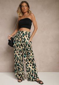 Renee - Zielono-Beżowe Panterkowe Spodnie o Szerokim Kroju Paper Bag High Waist Saliandra. Okazja: na co dzień, na imprezę, na spacer. Stan: podwyższony. Kolor: zielony. Materiał: jedwab. Długość: do kostek. Wzór: motyw zwierzęcy. Styl: casual, elegancki