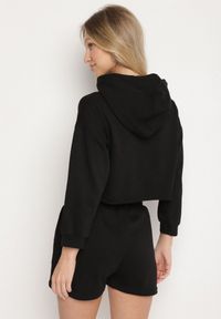 Born2be - Czarny Komplet Dresowy z Bawełną Bluza z Kapturem Krótszego Kroju i Szorty Ralophea. Kolor: czarny. Materiał: dresówka, bawełna. Sport: turystyka piesza #3
