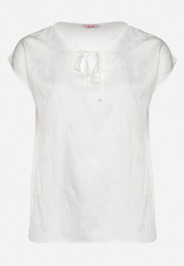 Born2be - Biała Bluzka z Haftem i Sznurkiem Przy Dekolcie Mepaya. Okazja: na co dzień. Kolekcja: plus size. Kolor: biały. Długość rękawa: krótki rękaw. Długość: krótkie. Wzór: haft. Sezon: lato. Styl: casual, klasyczny, elegancki