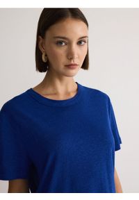 Reserved - T-shirt z wiskozą i lnem - niebieski. Kolor: niebieski. Materiał: len, wiskoza