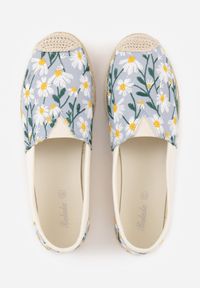 Born2be - Niebieskie Espadryle z Plecionką i Kwiatowym Haftem Alenara. Okazja: na spacer, na co dzień. Kolor: niebieski. Materiał: jeans. Wzór: haft, kwiaty. Sezon: lato. Styl: casual, elegancki #8