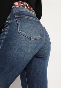 Born2be - Niebieskie Jeansy Skinny Push Up z Wiązanym Paskiem Senamia. Okazja: na co dzień. Stan: podwyższony. Kolor: niebieski. Styl: casual, elegancki #3