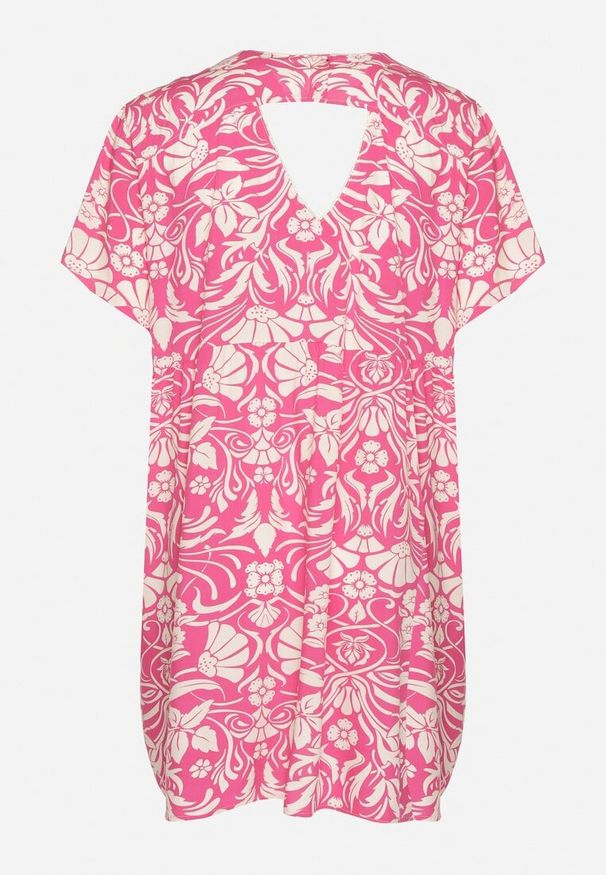 Born2be - Fuksjowa Pudełkowa Sukienka z Wiskozy w Kwiaty z Guzikami Liramiree. Okazja: na co dzień, na spacer, na imprezę. Kolor: różowy. Materiał: wiskoza. Wzór: kwiaty. Typ sukienki: proste. Styl: klasyczny, casual, elegancki