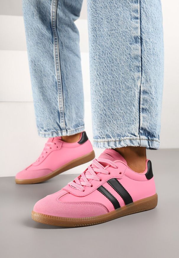 Renee - Różowe Sneakersy Sportowe Tenisówki z Modnymi Przeszyciami i Paskami Zarelna. Okazja: na co dzień. Zapięcie: pasek. Kolor: różowy