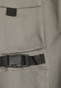 Renee - Ciemnozielone Spodnie Joggery z Kieszeniami Cargo z Elastycznej Bawełny Irisane. Okazja: na co dzień. Kolor: zielony. Materiał: bawełna. Styl: elegancki, casual #3