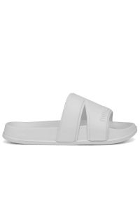 Klapki New Balance SUF20SQ1 - białe. Zapięcie: pasek. Kolor: biały. Materiał: materiał. Szerokość cholewki: normalna. Wzór: gładki. Sport: turystyka piesza