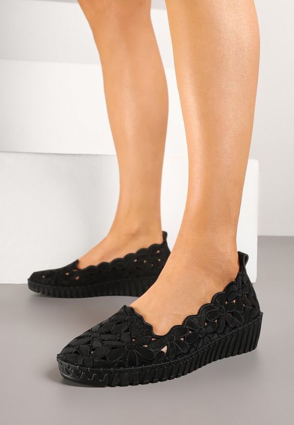 Born2be - Czarne Ażurowe Półbuty na Koturnie Ulisandra. Okazja: na co dzień. Kolor: czarny. Wzór: ażurowy. Obcas: na koturnie. Styl: elegancki, casual