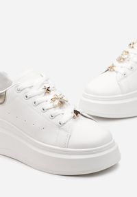 Renee - Biało-Złote Sneakersy na Grubej Podeszwie Celessi. Kolor: biały. Materiał: jeans #5