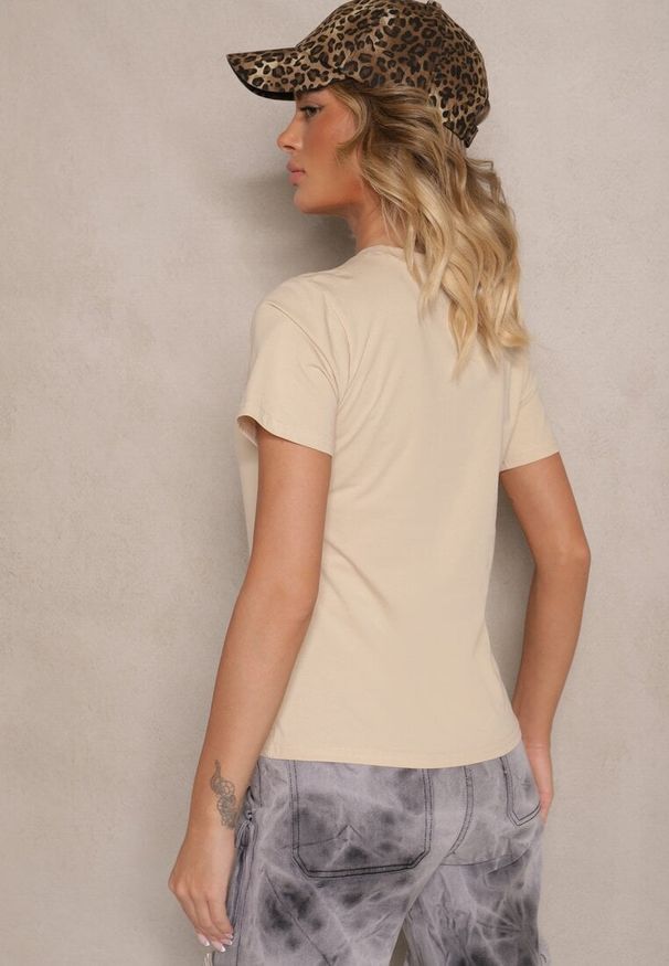 Renee - Beżowy Casualowy Bawełniany T-shirt Rivali. Okazja: na co dzień. Kolor: beżowy. Materiał: bawełna. Styl: casual