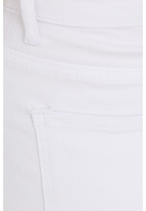 Answear Lab szorty jeansowe damskie kolor biały gładkie high waist. Stan: podwyższony. Kolor: biały. Materiał: jeans. Wzór: gładki. Styl: wakacyjny