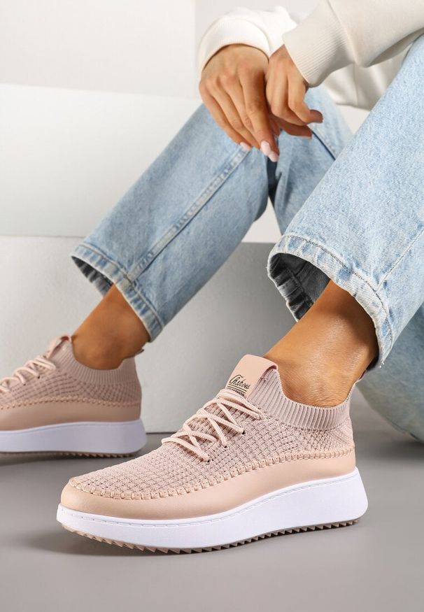Born2be - Różowe Buty Sportowe Sneakersy z Elastycznym Cholewkami Liovanya. Okazja: na co dzień. Kolor: różowy. Materiał: jeans. Szerokość cholewki: normalna. Wzór: aplikacja