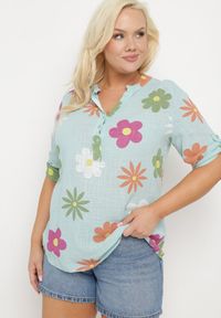 Born2be - Miętowa Koszula z Lnu i Bawełny w Kwiaty z Krótkim Rękawem Ambubia. Okazja: na co dzień. Typ kołnierza: dekolt w kształcie V. Kolekcja: plus size. Kolor: miętowy. Długość: krótkie. Wzór: kwiaty. Materiał: bawełna, len. Długość rękawa: krótki rękaw. Sezon: lato. Styl: casual