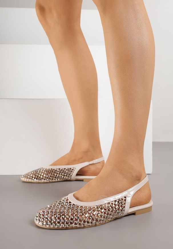 Renee - Beżowe Sandały Lakierowane Ozdobione Cyrkoniami Yesmenor. Kolor: beżowy. Materiał: lakier. Wzór: aplikacja