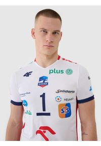 4f - Koszulka meczowa replika domowa z sezonu 2024/25 męska 4F x Zaksa Kędzierzyn Koźle - Kurek - multikolor. Okazja: do domu. Typ kołnierza: dekolt w serek. Kolor: wielokolorowy. Materiał: syntetyk, włókno, dzianina, materiał. Wzór: gładki, nadruk, ze splotem. Styl: sportowy, klasyczny