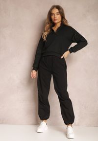 Renee - Czarne Bawełniane Spodnie z Marszczoną Gumką w Talii Magu. Kolor: czarny. Materiał: bawełna