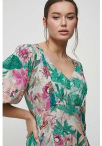 medicine - Medicine sukienka kolor beżowy maxi rozkloszowana. Kolor: beżowy. Materiał: tkanina. Typ sukienki: rozkloszowane. Długość: maxi #4