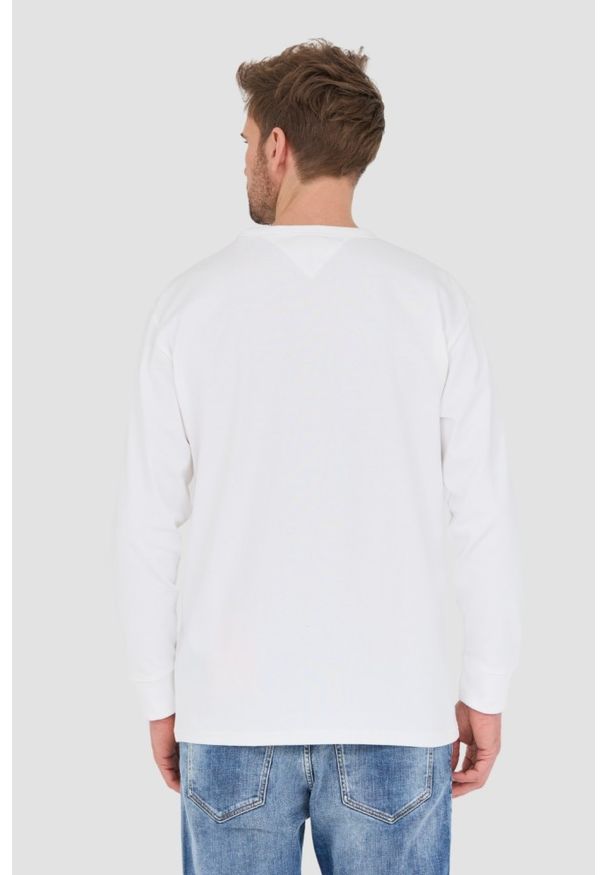 Tommy Jeans - TOMMY JEANS Biały męski longsleeve, Rozmiar L. Kolor: biały. Długość rękawa: długi rękaw