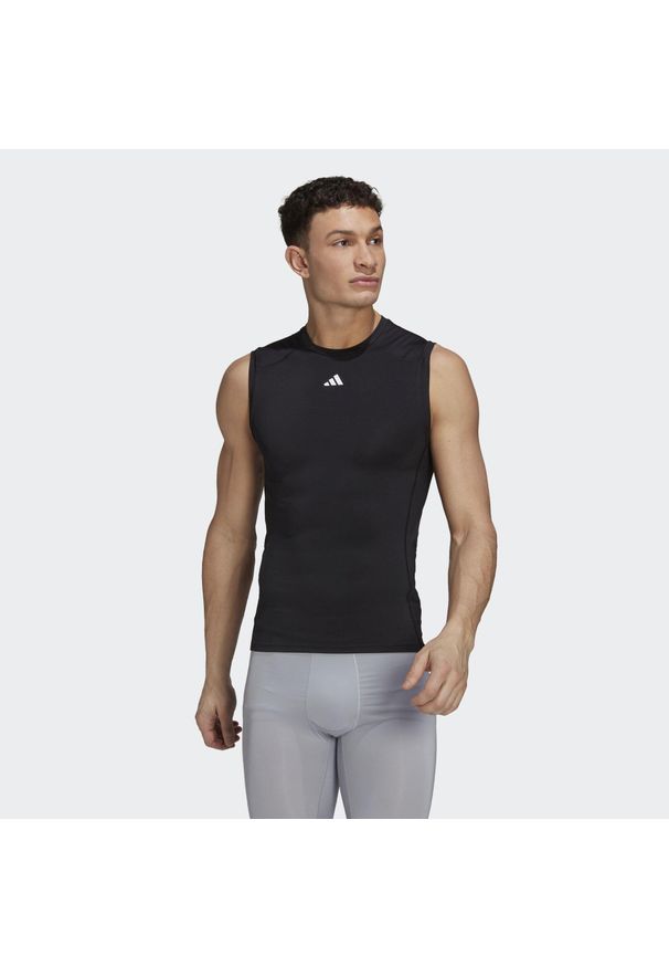 Adidas - Techfit Training Sleeveless Tee. Kolor: czarny. Materiał: materiał