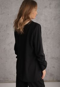 Renee - Czarna Elegancka Marynarka bez Zapięcia z Marszczonymi Rękawami Albuca. Okazja: do pracy. Kolor: czarny. Długość rękawa: na ramiączkach. Styl: elegancki #6