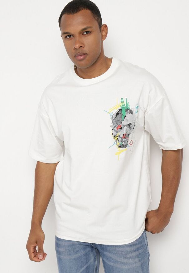 Born2be - Biała Koszulka z Krótkim Rękawem T-Shirt z Nadrukiem z Przodu i na Plecach Franestia. Okazja: na co dzień. Kolor: biały. Materiał: jeans. Długość rękawa: krótki rękaw. Długość: krótkie. Wzór: nadruk. Styl: casual, elegancki