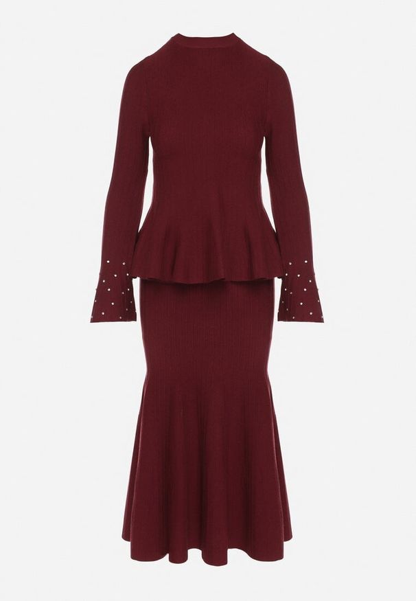 Born2be - Bordowy Dzianinowy Komplet z Wiskozą Spódnica i Sweter z Baskinką i Cyrkoniami Neora. Kolor: czerwony. Materiał: dzianina, wiskoza